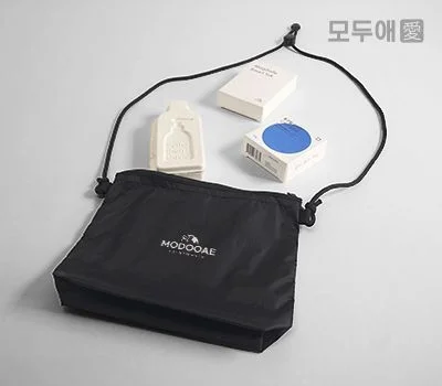 모두애 X 유나이티드 애슬 립스탑 라이트 파우치